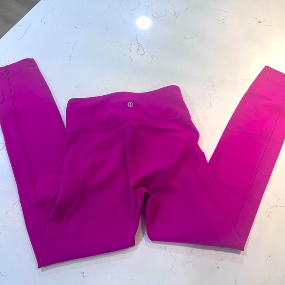 Lululemon leggings size 2 - Picture 4 of 4
